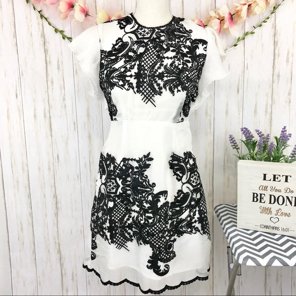 🌟NWT FOXIEDOX Amara Embroidered Dress - Picture 2 of 8